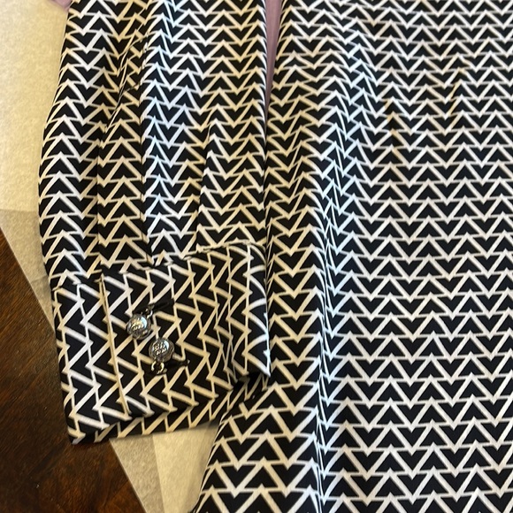 Doncaster silk top in size 2. Made with 100% silk. Black and white pattern . - Picture 4 of 6